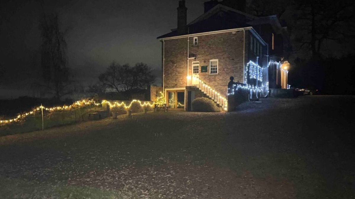 Tadcaster Apartment | Stunning Hall Cottage Near York and Leeds