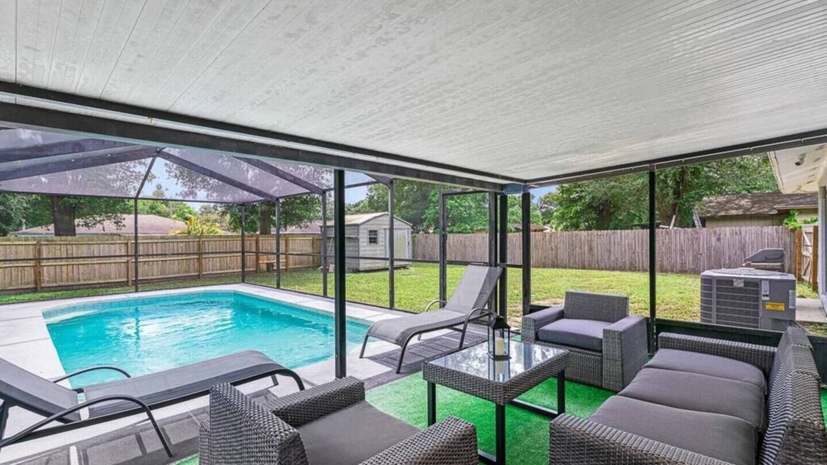 Seffner Community Alliance House | Stunning Heated Pool House Close to Tampa & Casino