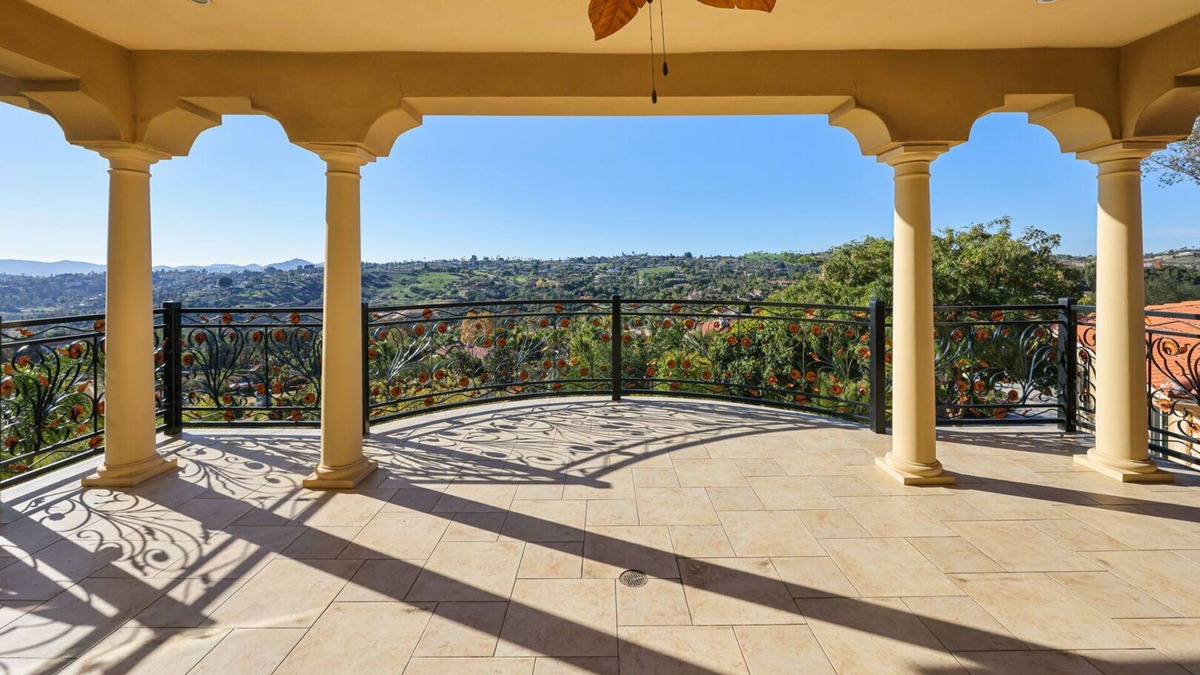 Escondido House | Stunning Hilltop Mansion Perfect for Weddings and Family Gatherings
