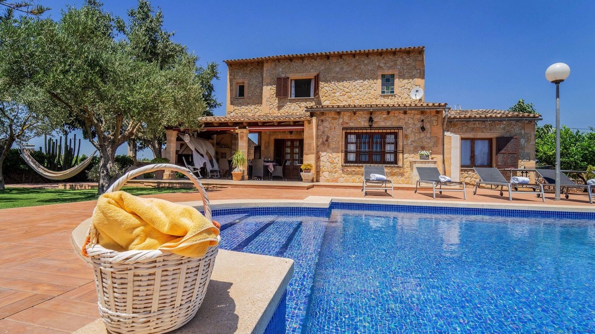 Sencelles Villa | Stunning Holiday Home “Vinyes Can Grau” with Mountain View