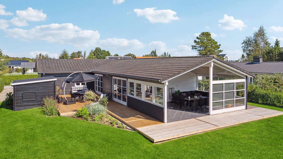 Hvidbjerg Strand House | Stunning home in Børkop with kitchen