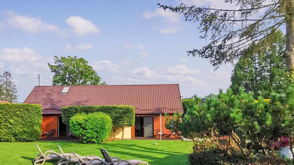 Cieciorka House | Stunning home in Cieciorka