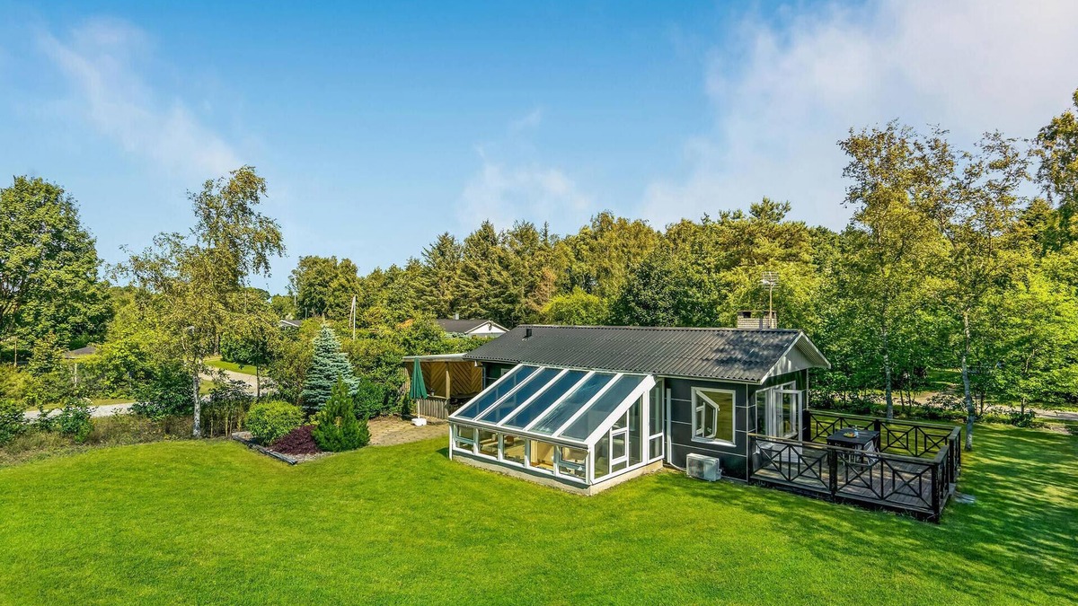 Farvang House | Stunning home in Fårvang with WiFi