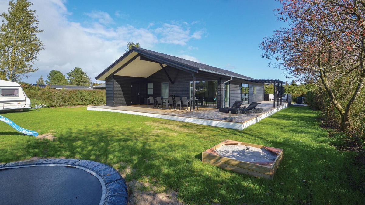 Diernæs Strandby House | Stunning home in Haderslev with sauna