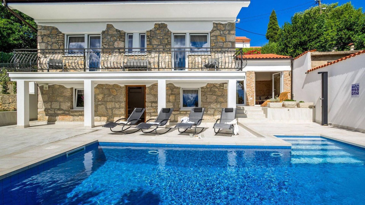 Jadranovo House | Stunning home in Jadranovo