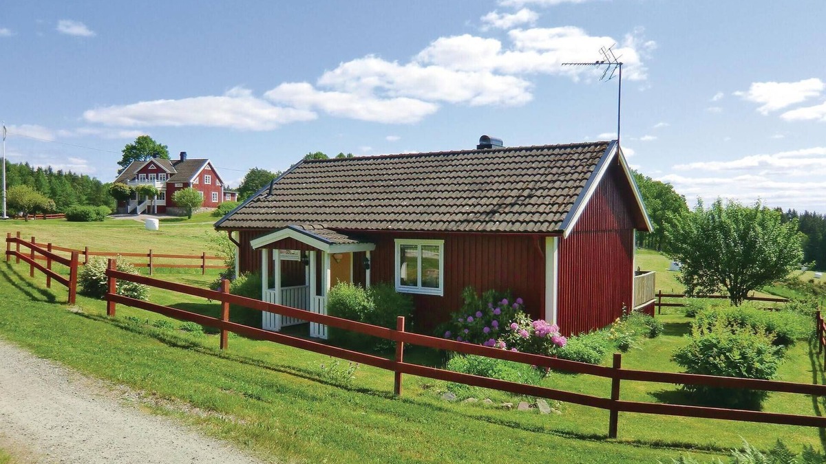 Landsbro House | Stunning home in Landsbro with kitchen