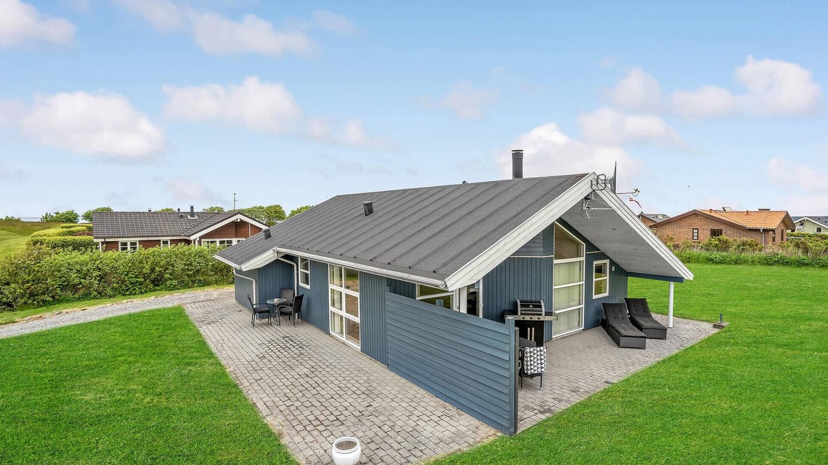 Lemvig House | Stunning home in Lemvig with WiFi