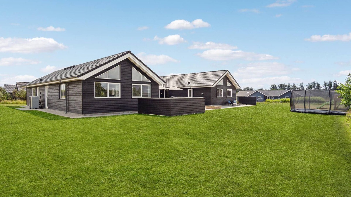 Nr. Lyngby House | Stunning home in Løkken with sauna