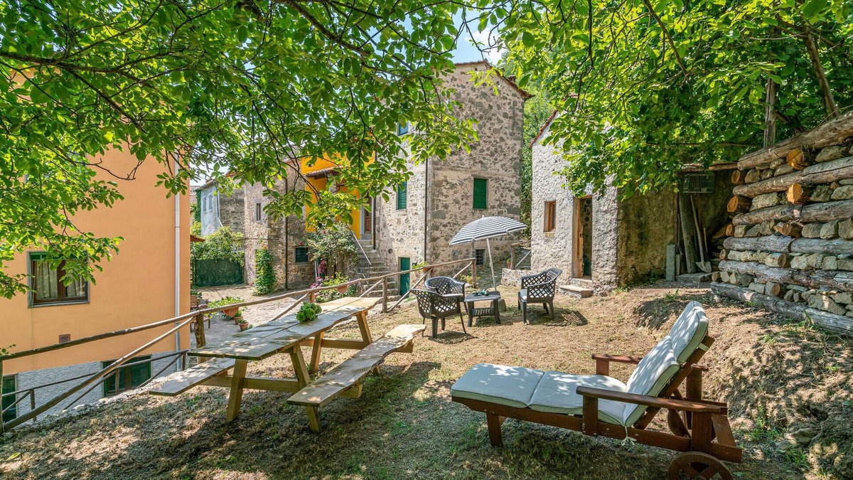 Bagni di Lucca House | Stunning home in Longoio with kitchen