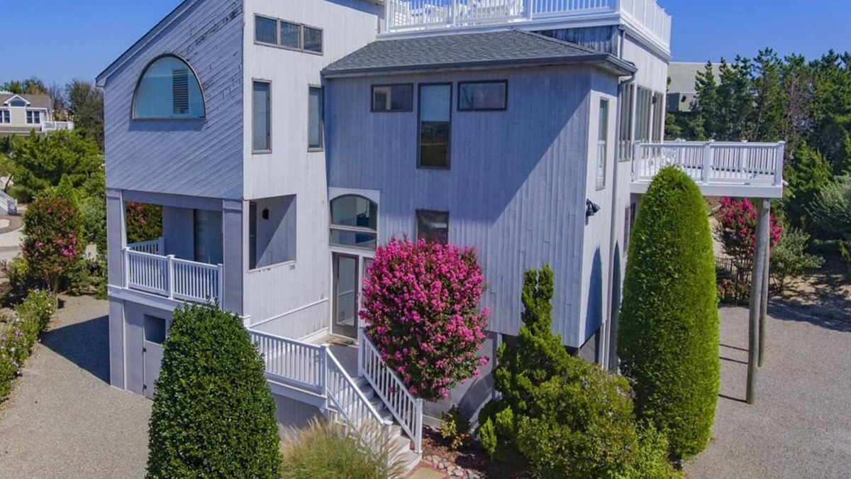 Loveladies House | Stunning home in Loveladies with 4 Bedrooms, Private swimming pool and WiFi