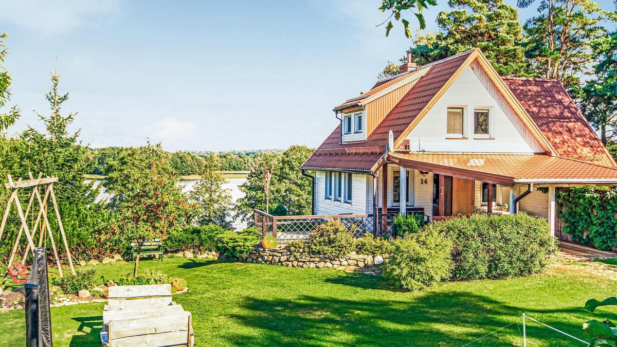 Mragowo House | Stunning home in Mragowo