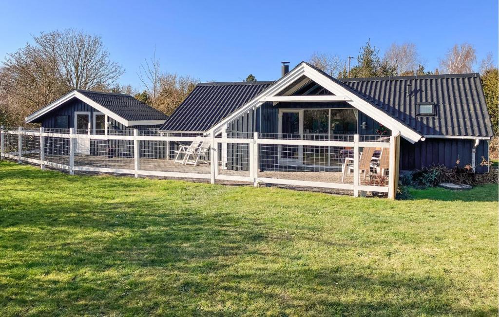 Næsby Strand House | Stunning Home In Nakskov With Wifi