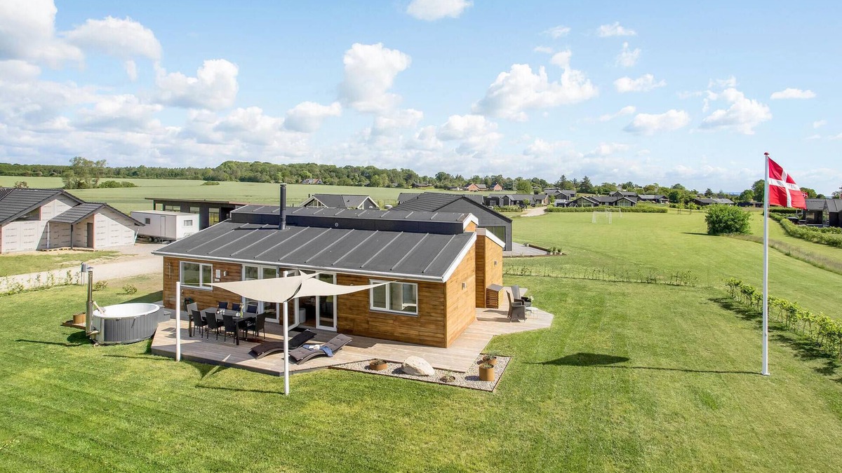 Saksild Strand House | Stunning home in Odder with WiFi