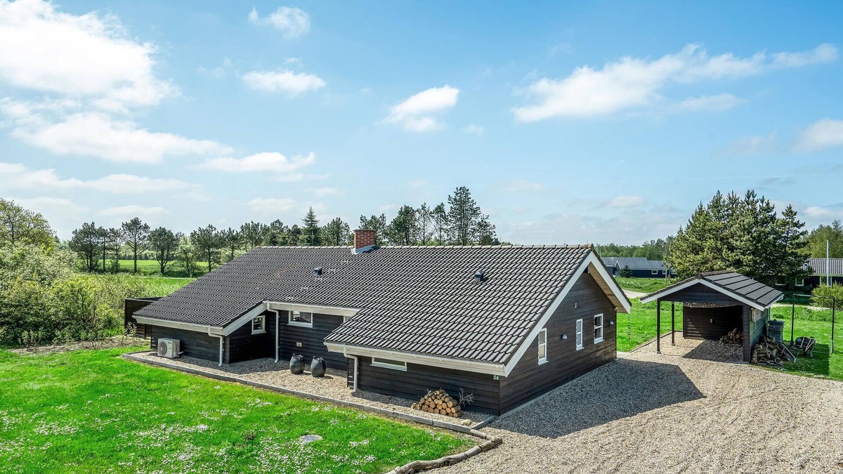 Jegum House | Stunning home in Oksbøl with kitchen