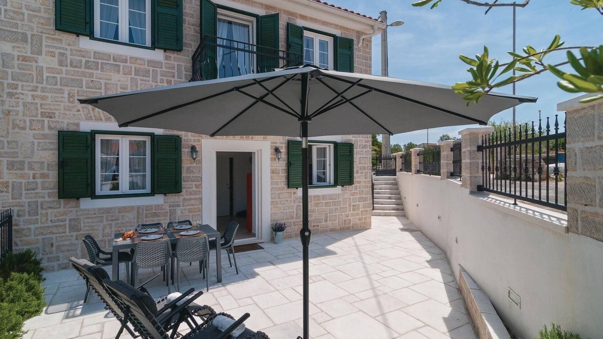 Primosten House | Stunning home in Primosten with kitchen