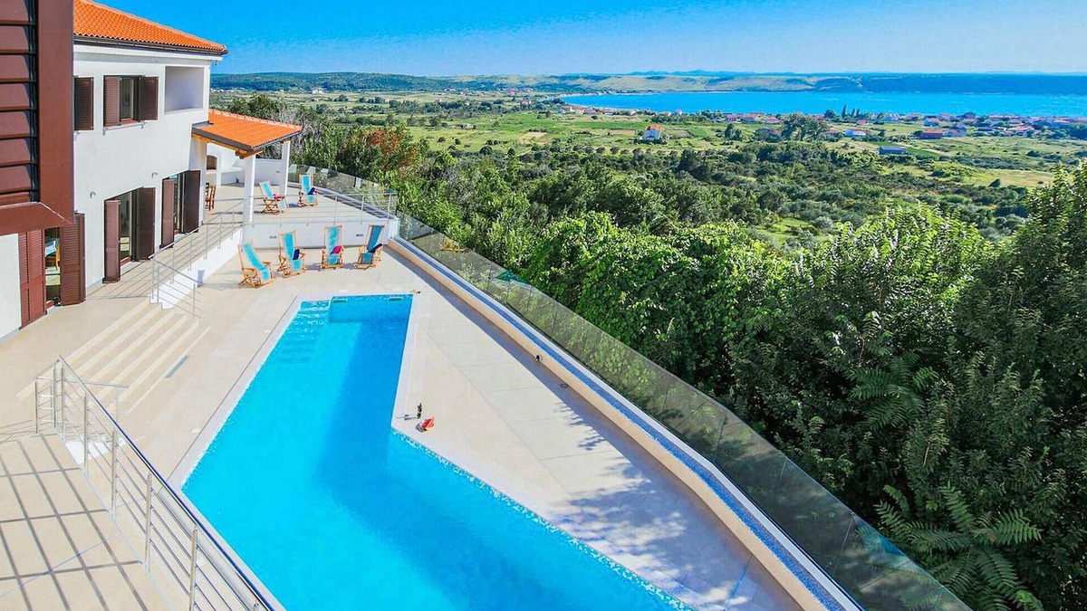 Razanac House | Stunning home in Razanac