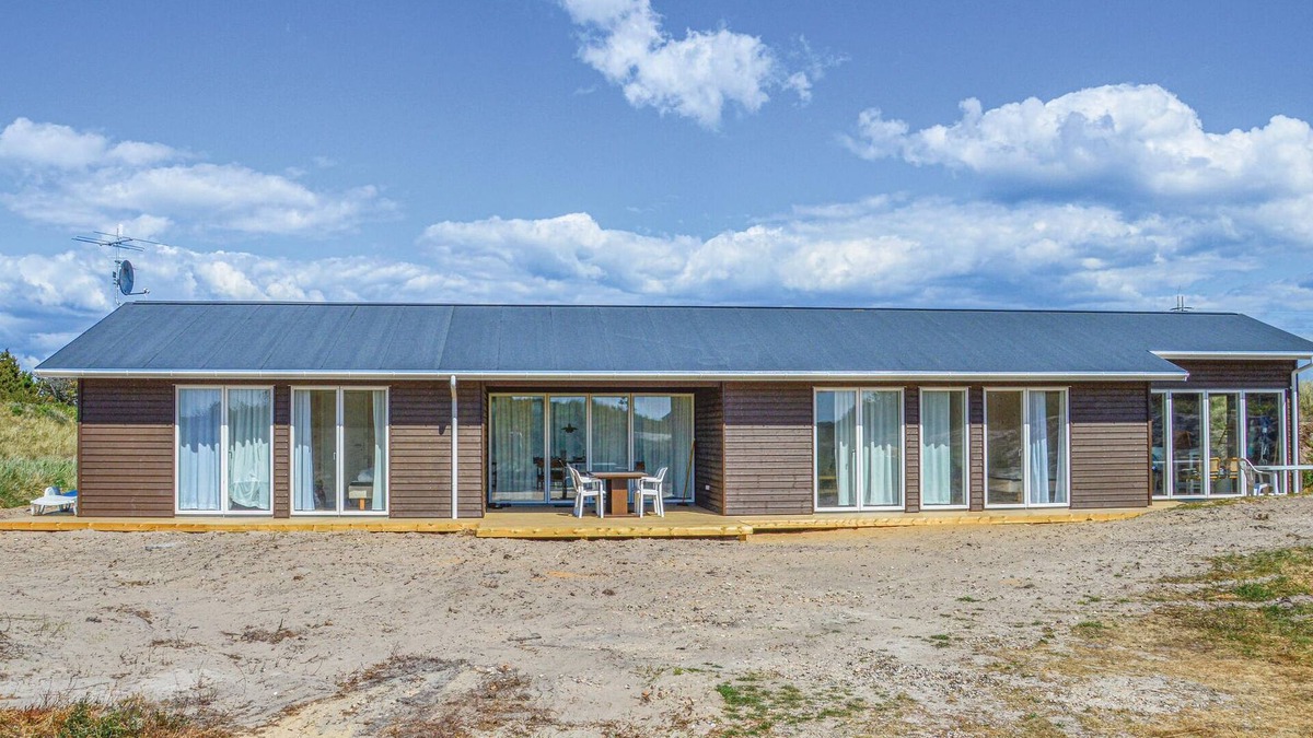 Klegod Strand House | Stunning home in Ringkøbing with WiFi