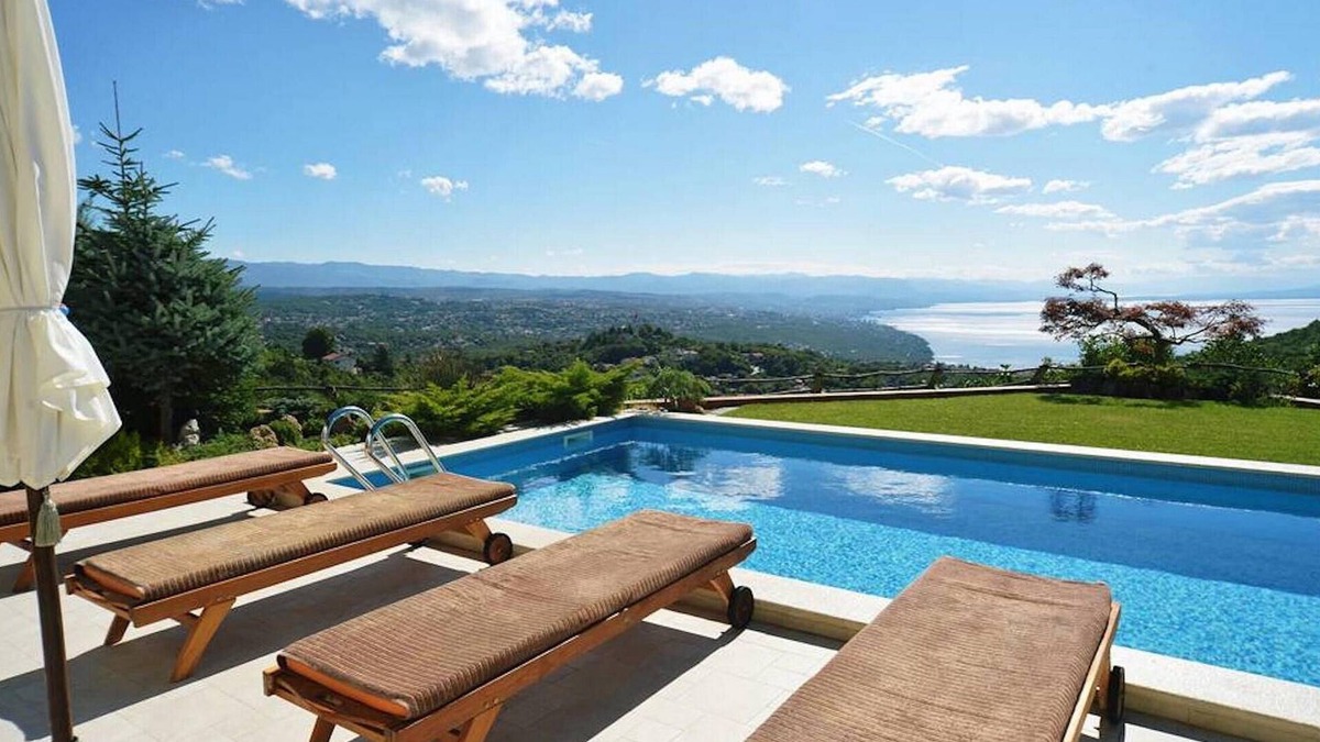 Rukavac House | Stunning home in Rukavac with sauna