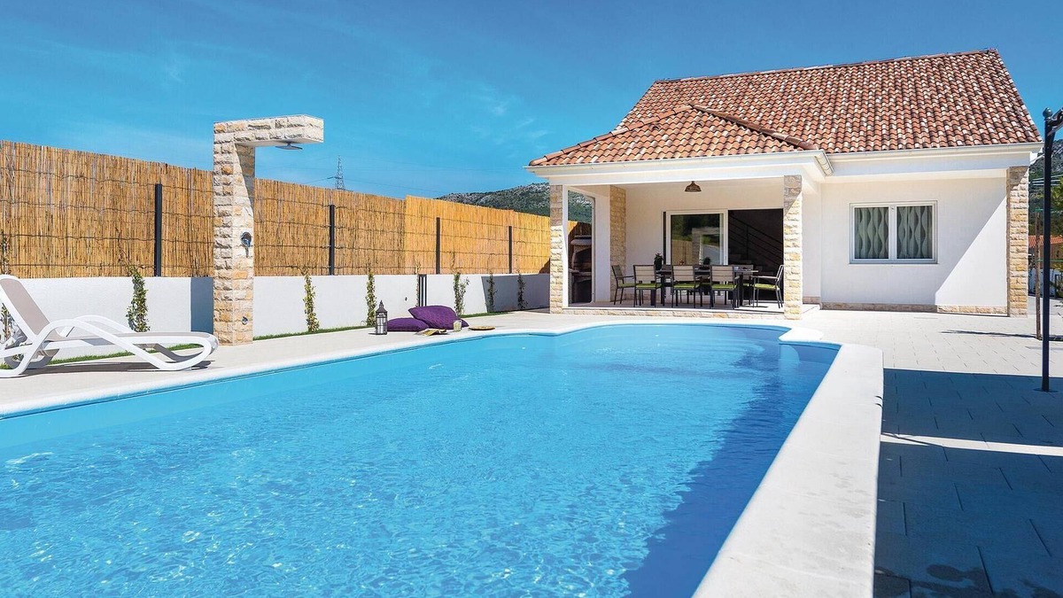 Sibenik House | Stunning home in Sibenik with WiFi