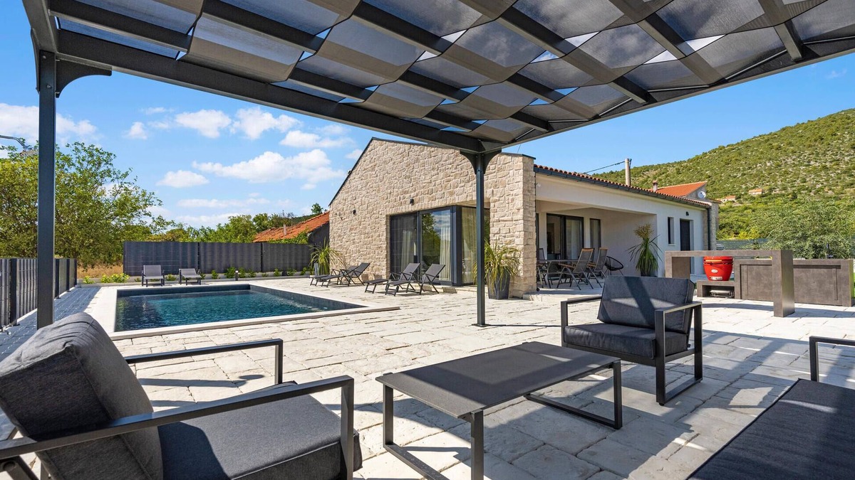 Sibenik House | Stunning home in Sibenik with kitchen