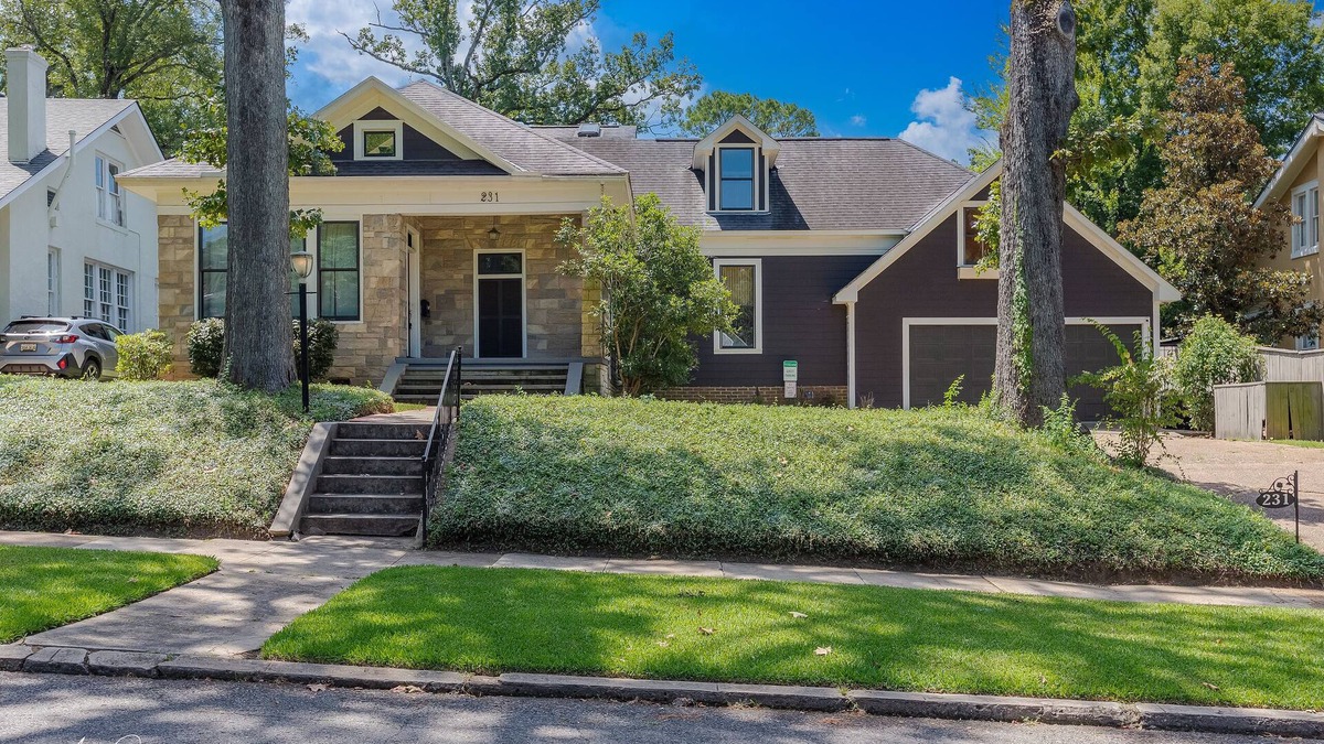 Broadmoor House | Stunning Home in South Highland