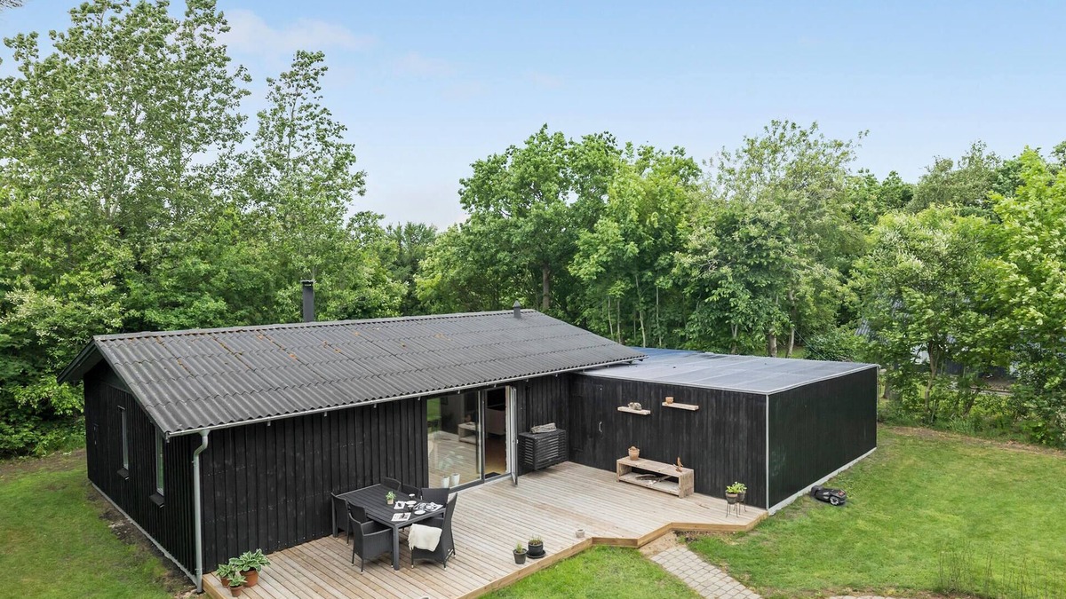 Thyholm House | Stunning home in Thyholm with WiFi