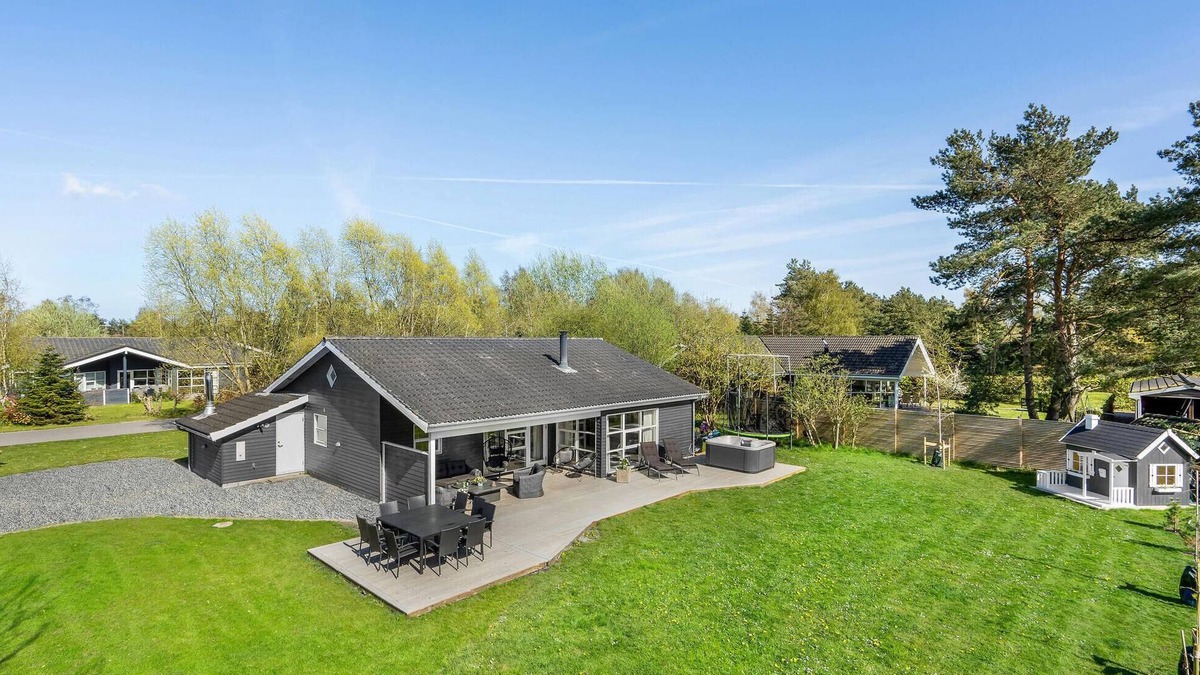 Marielyst House | Stunning home in Væggerløse with sauna