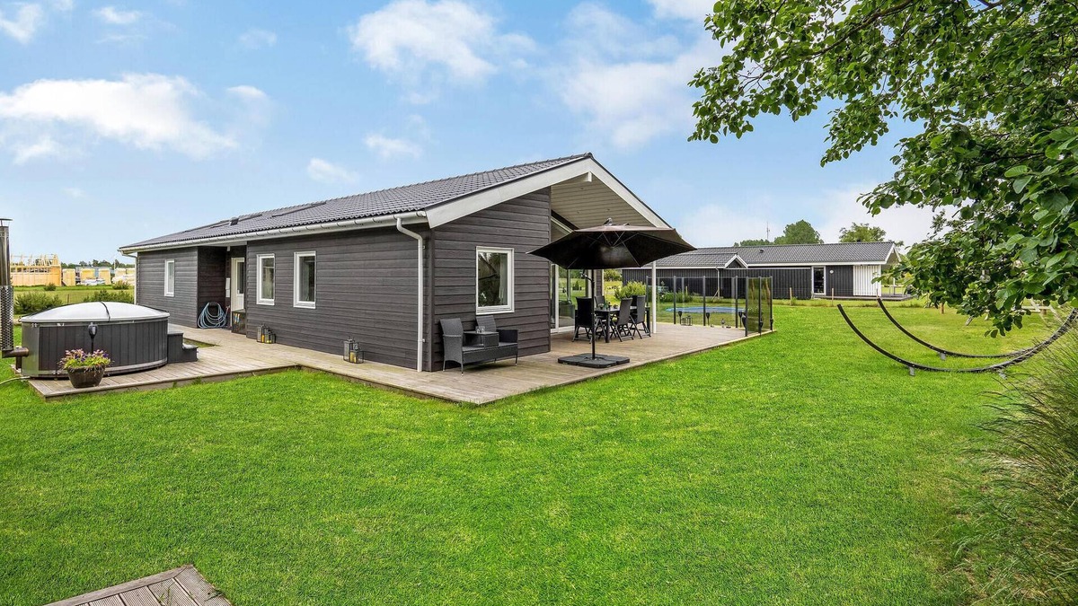 Bøtø By House | Stunning home in Væggerløse with WiFi