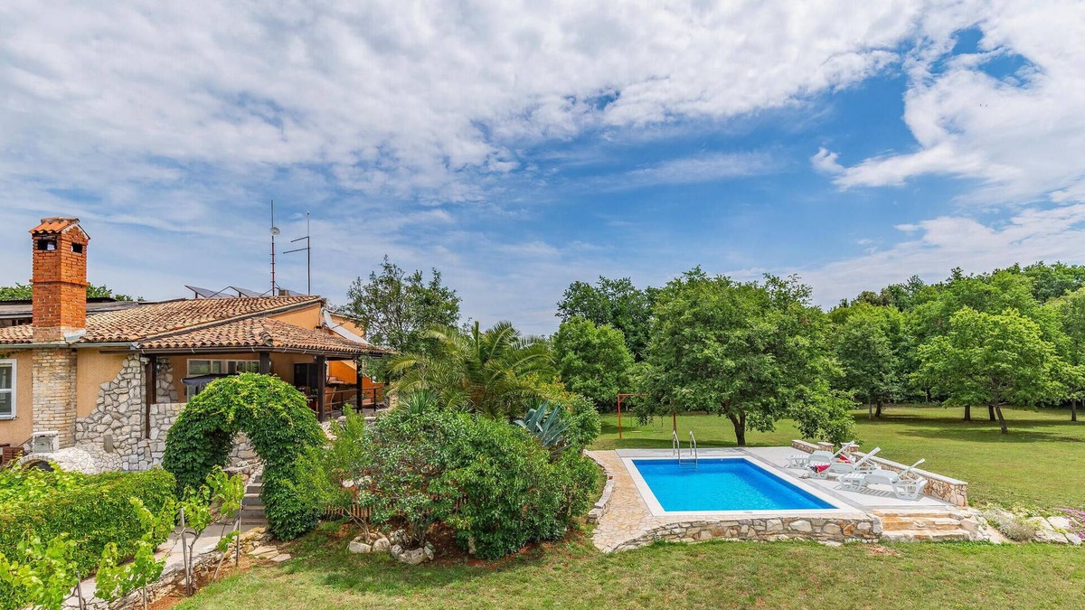 Valtura House | Stunning home in Valtura with WiFi
