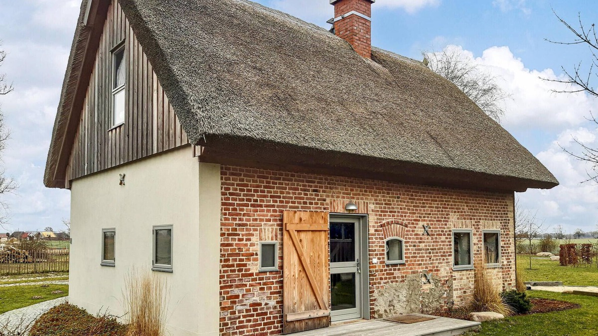 Warthe House | Stunning home in Warthe with sauna