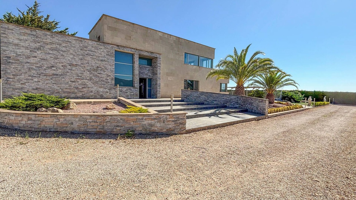 Yecla House | Stunning home in Yecla with private swimming pool, can be inside or outside