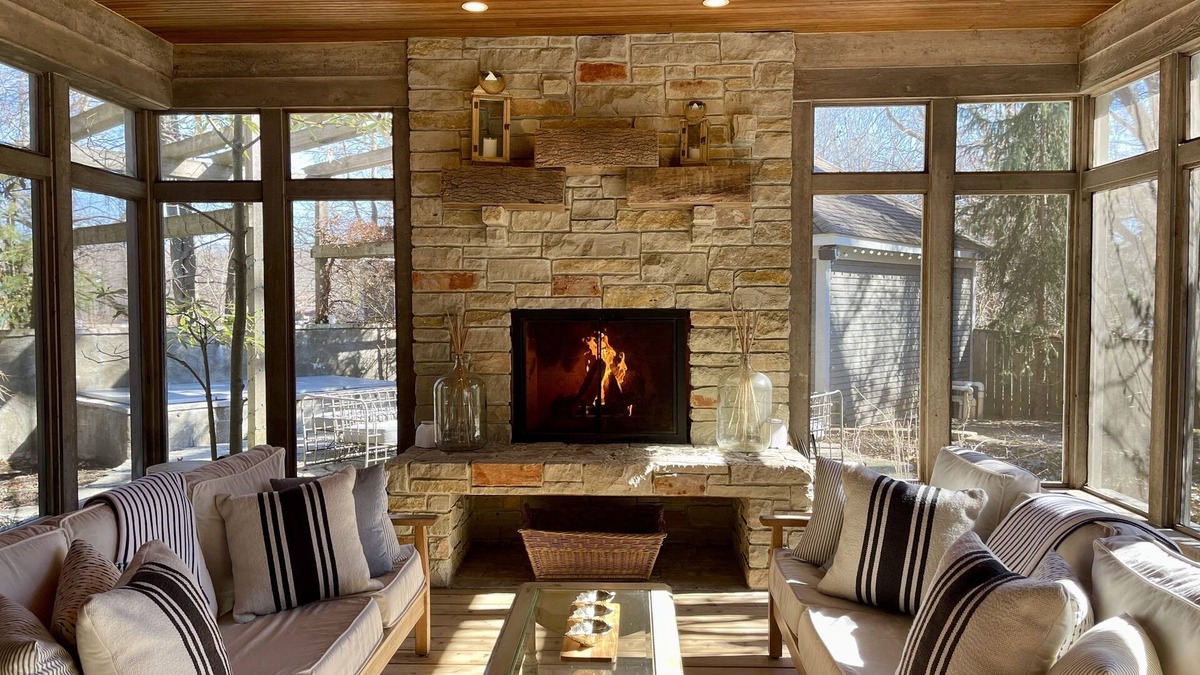 Union Pier House | Stunning home w Assoc pool, private hot tub. Walk to lake, restaurants,brewery
