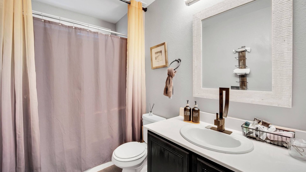 Enterprise Bed & Breakfast | Stunning Home w/Backyard Oasis with Pool, 10 min from Las Vegas Strip