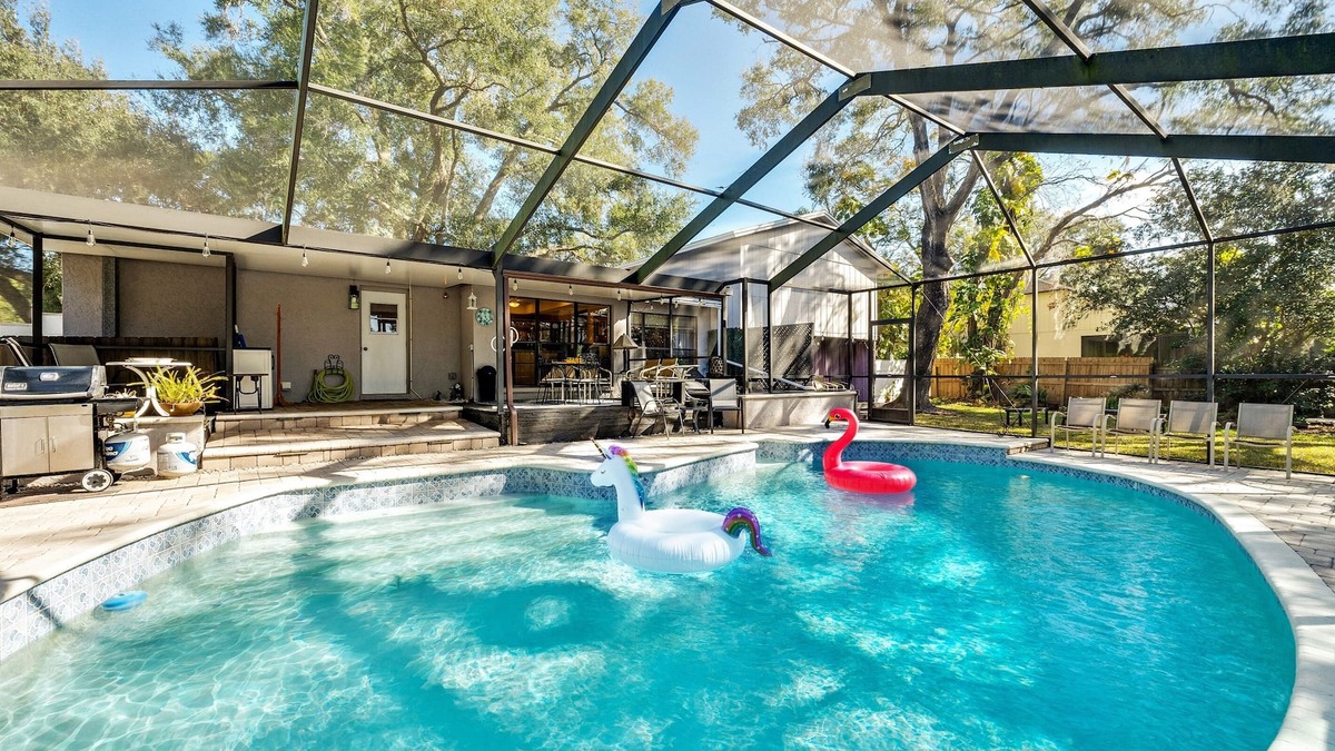 Temple Terrace House | Stunning Home w/Heated Saltwater Pool & Pond View + 12 Guests + Great Location