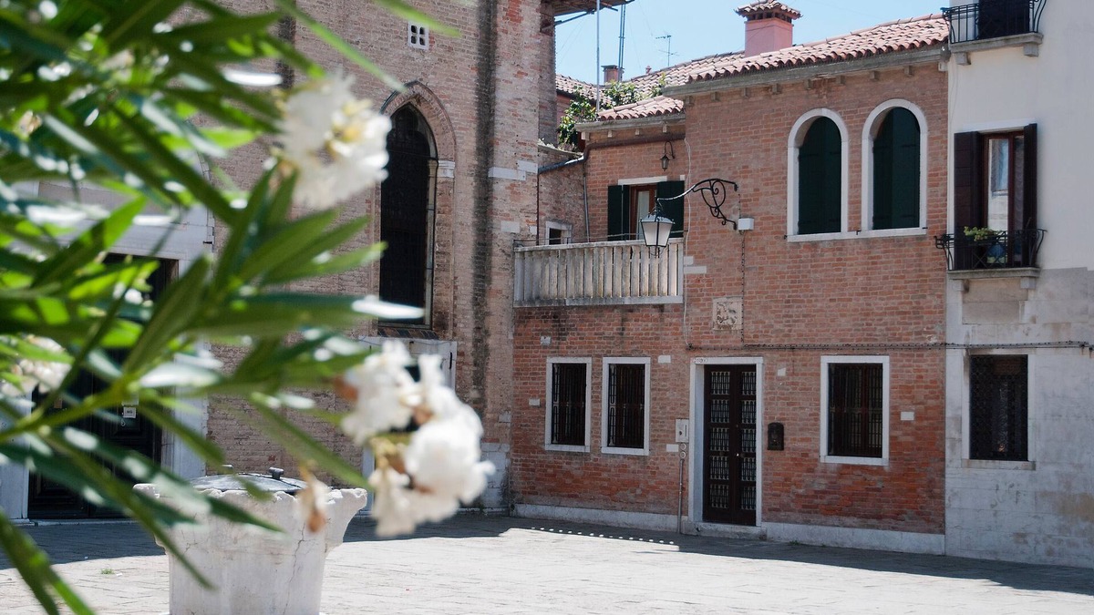 Castello House | Stunning house, 4 bedrooms, 3 outside spaces, near St Mark's, in a typical square