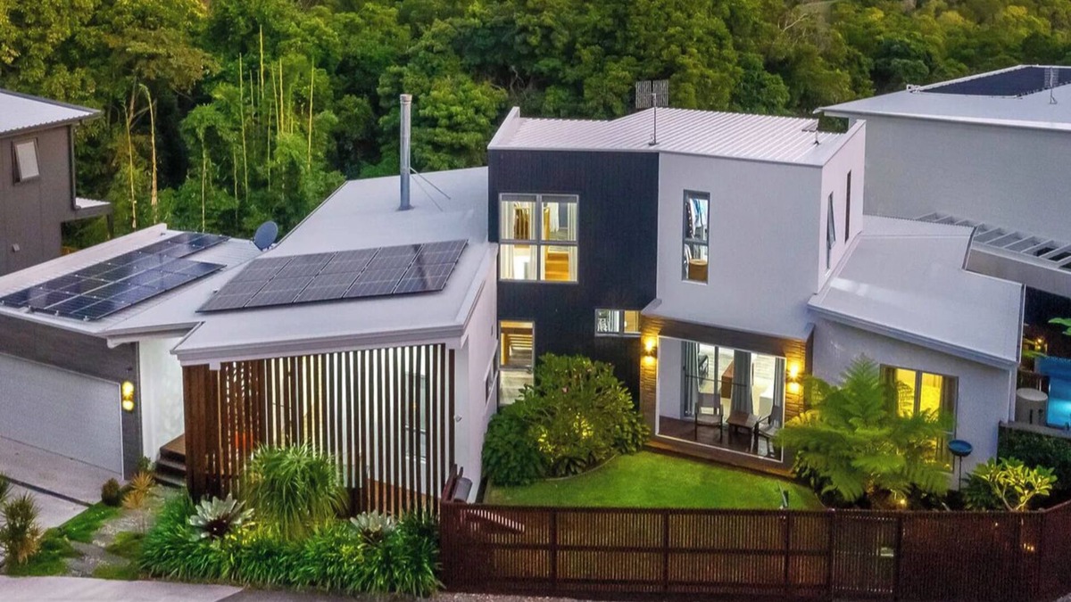 Coolum Beach House | Stunning House in Peaceful Coastal Setting