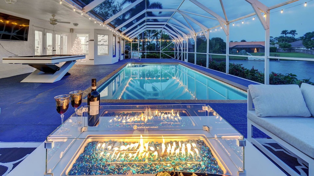 Greenview Shores House | Stunning House with Beautiful Lake View