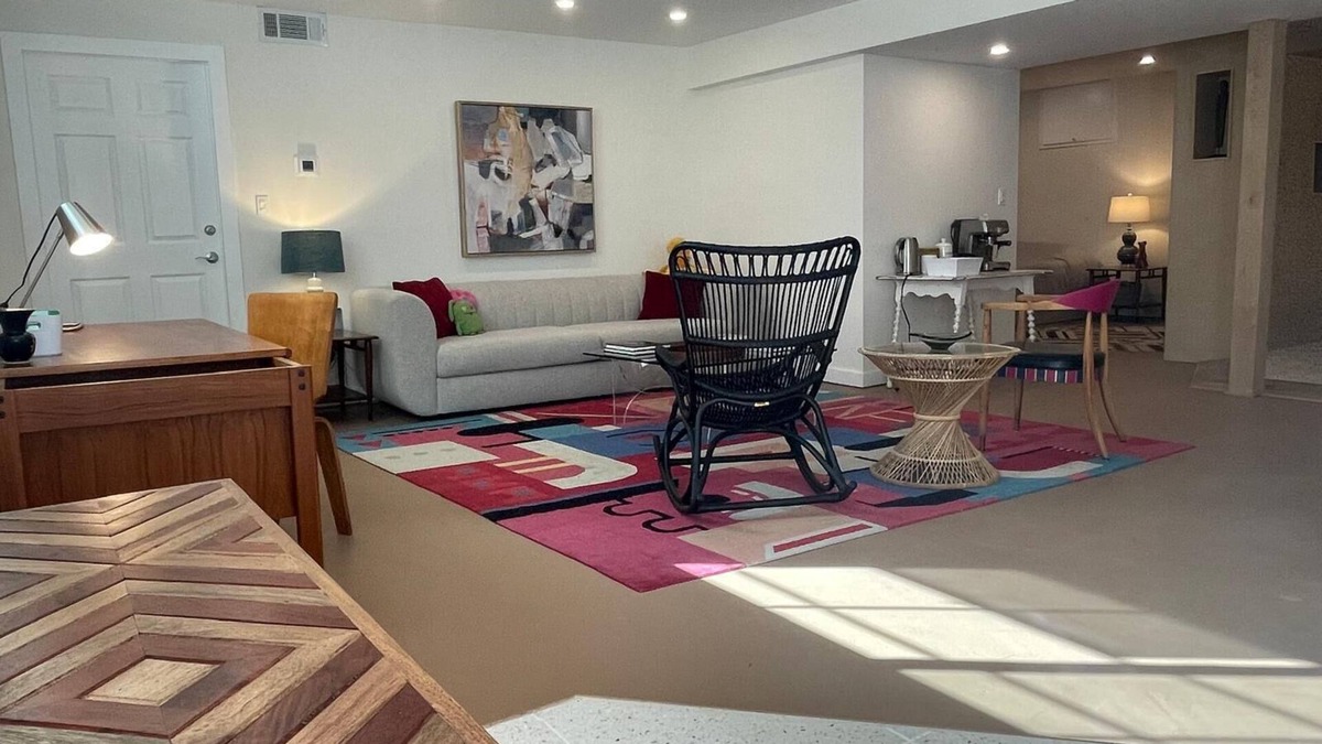 Atlanta Apartment | Stunning Hummingbird Apartment @ Fallen Tree House