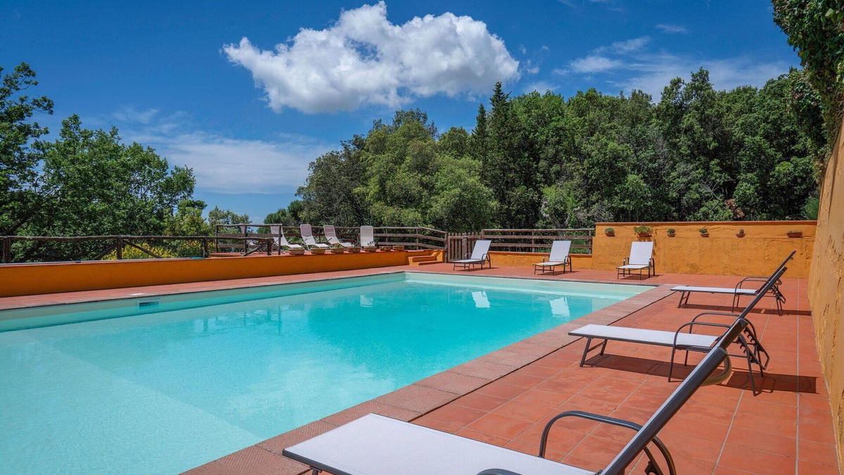 Chianni Villa | Stunning private villa for 12 guests with private pool, WIFI, TV, patio and pets allowed