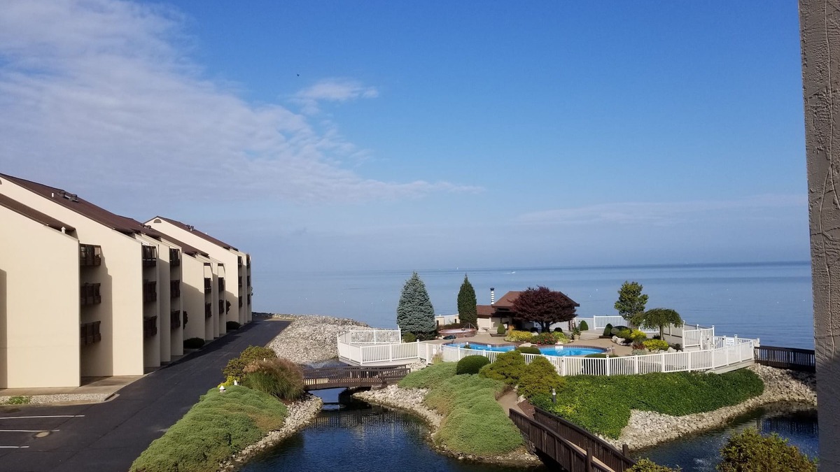 Port Clinton Condo | Stunning Lake Front Condo with Pool Hot Tub Tennis Court Completely Renovated