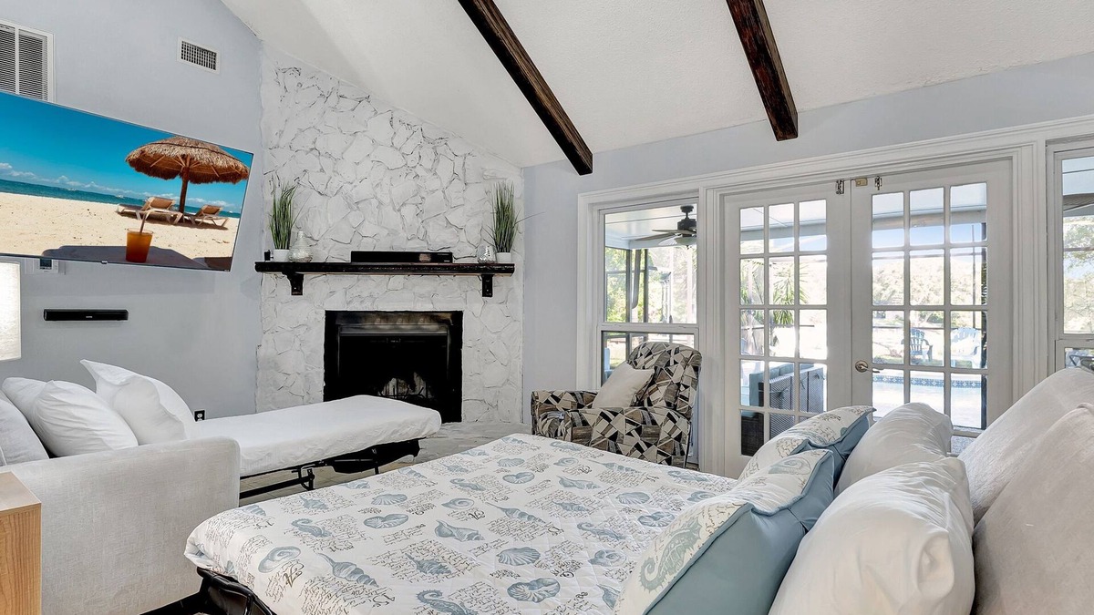 Bearss Plaza House | Stunning Lake House w/Heated Pool + Ping Pong!