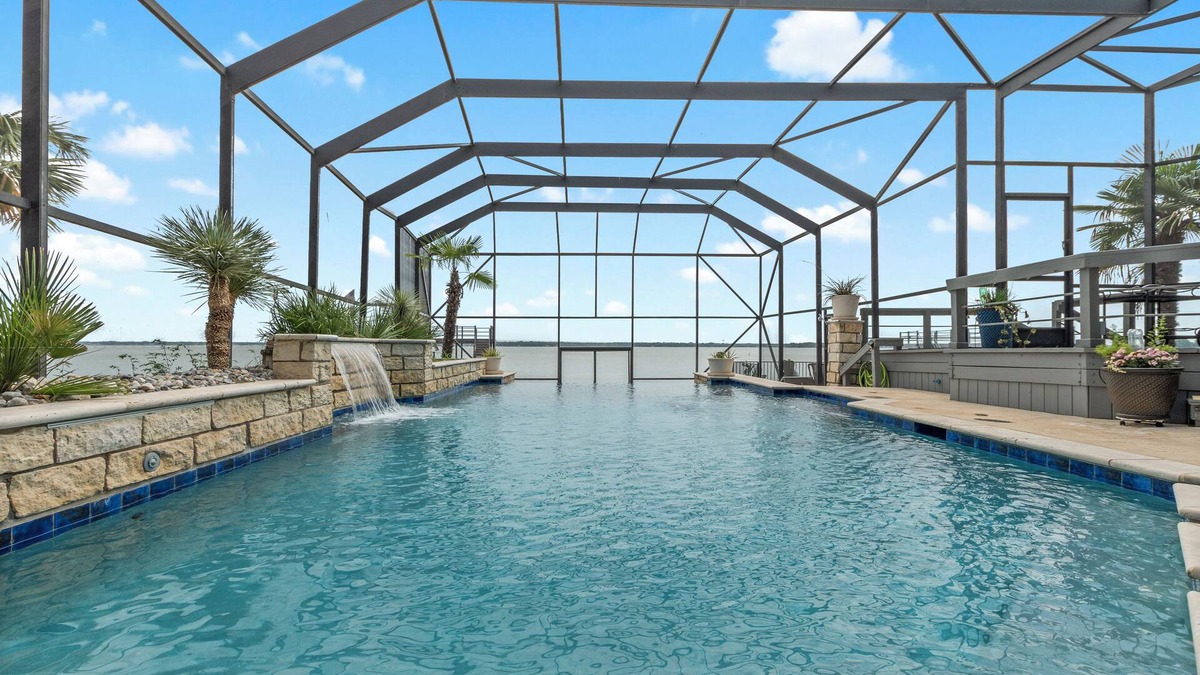 Tool House | Stunning Lake House w Screened Infinity Pool