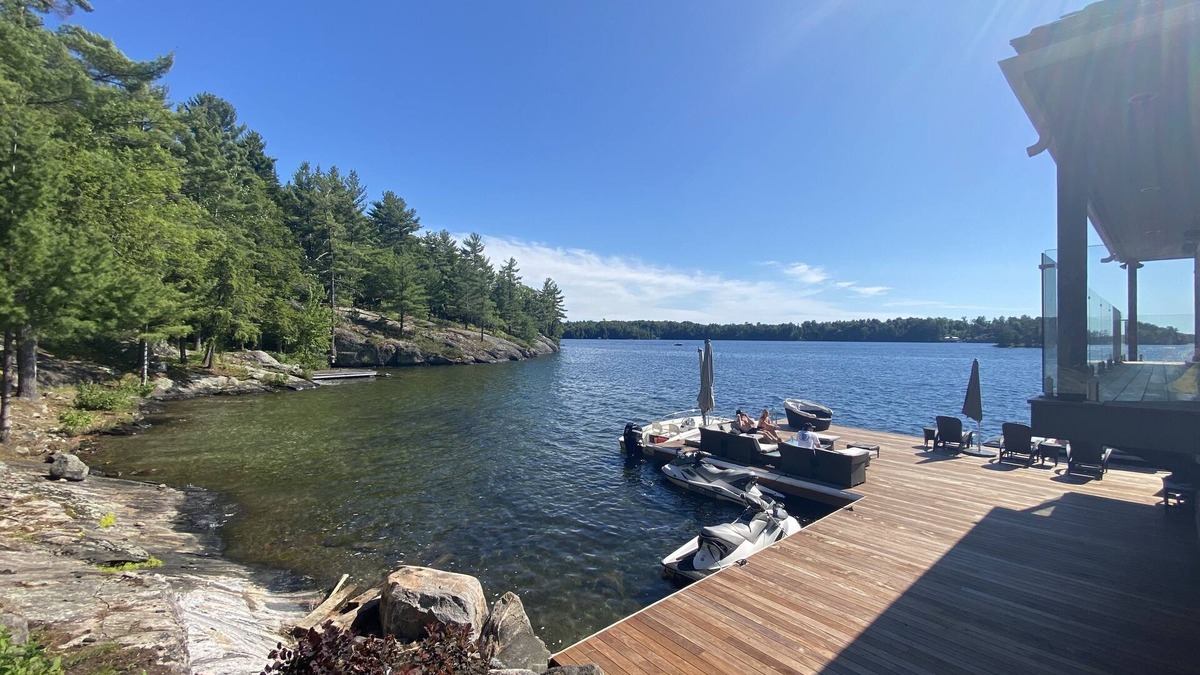 Muskoka Lakes Cottage | Stunning Lake Joseph cottage in Muskoka, sleeps 16!