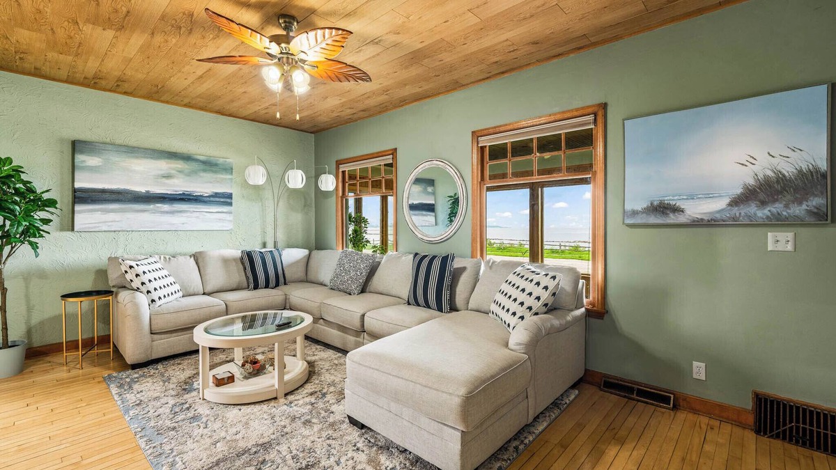 Bay View House | Stunning Lake View and City Skyline View Property in Bay View Milwaukee