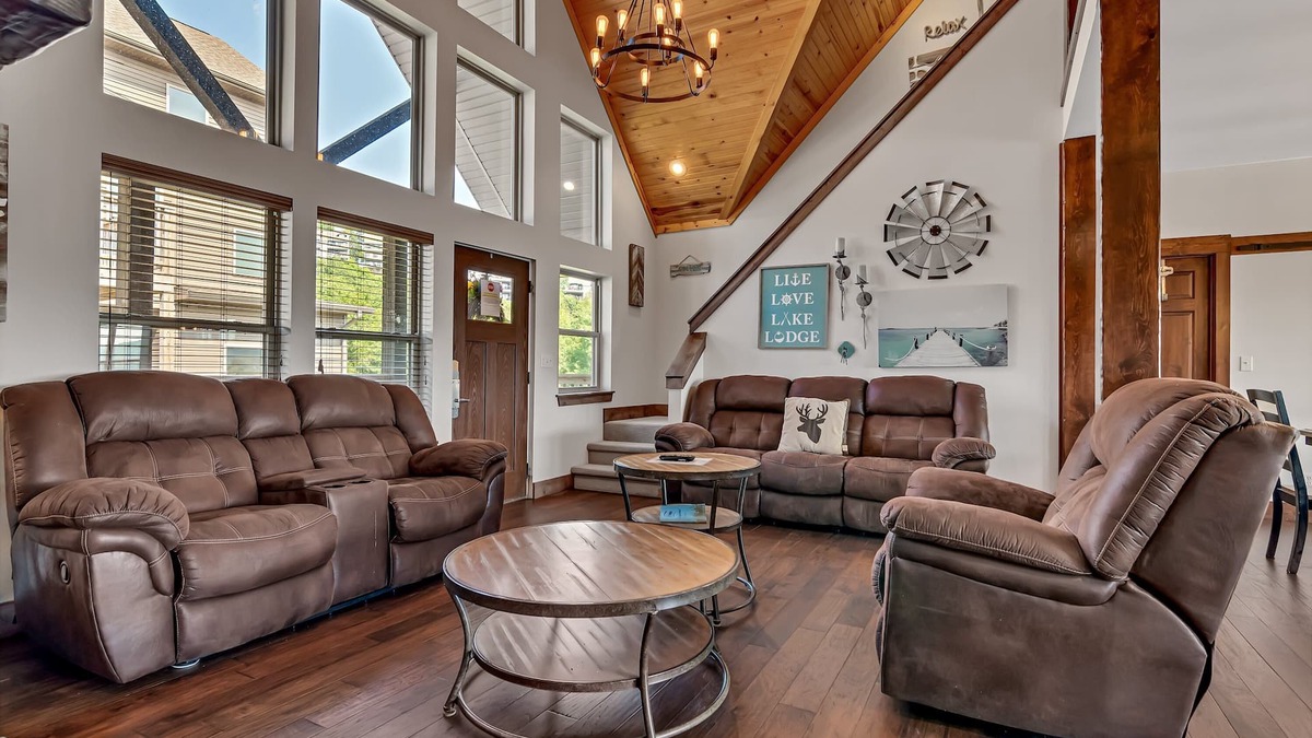 Indian Point Cottage | Stunning Lakefront Lodge on Indian Point! 7 BR, 6BA! Boat Silp Included