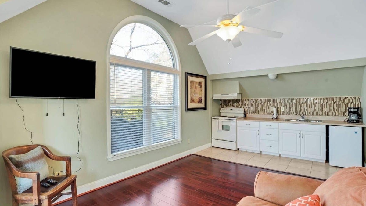 Gilbert Apartment | Stunning Lakefront Sanctuary: Your Perfect Getaway