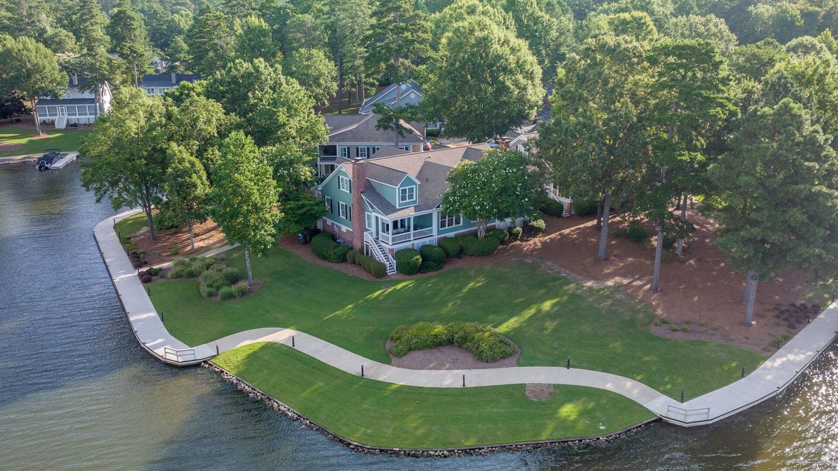 Lake Oconee Cottage | Stunning Lakefront Views of Lake Oconee from every window