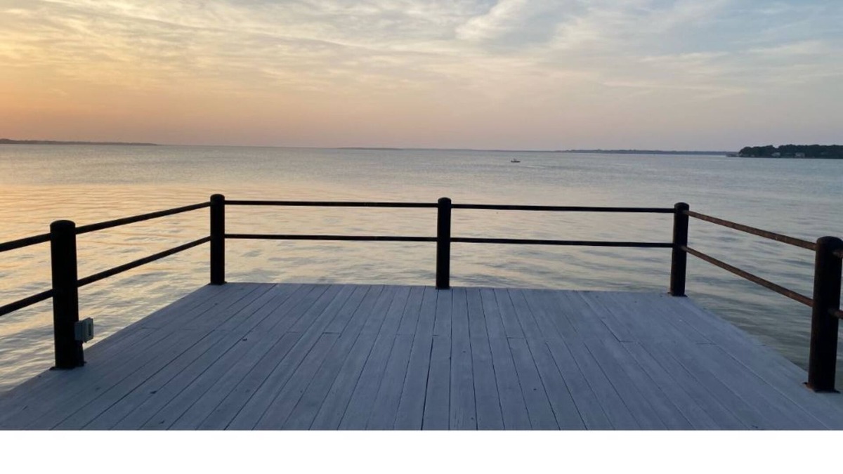 Gun Barrel City House | Stunning Lakeside Cottage w/ Private Dock on Beautiful Open Waterfront