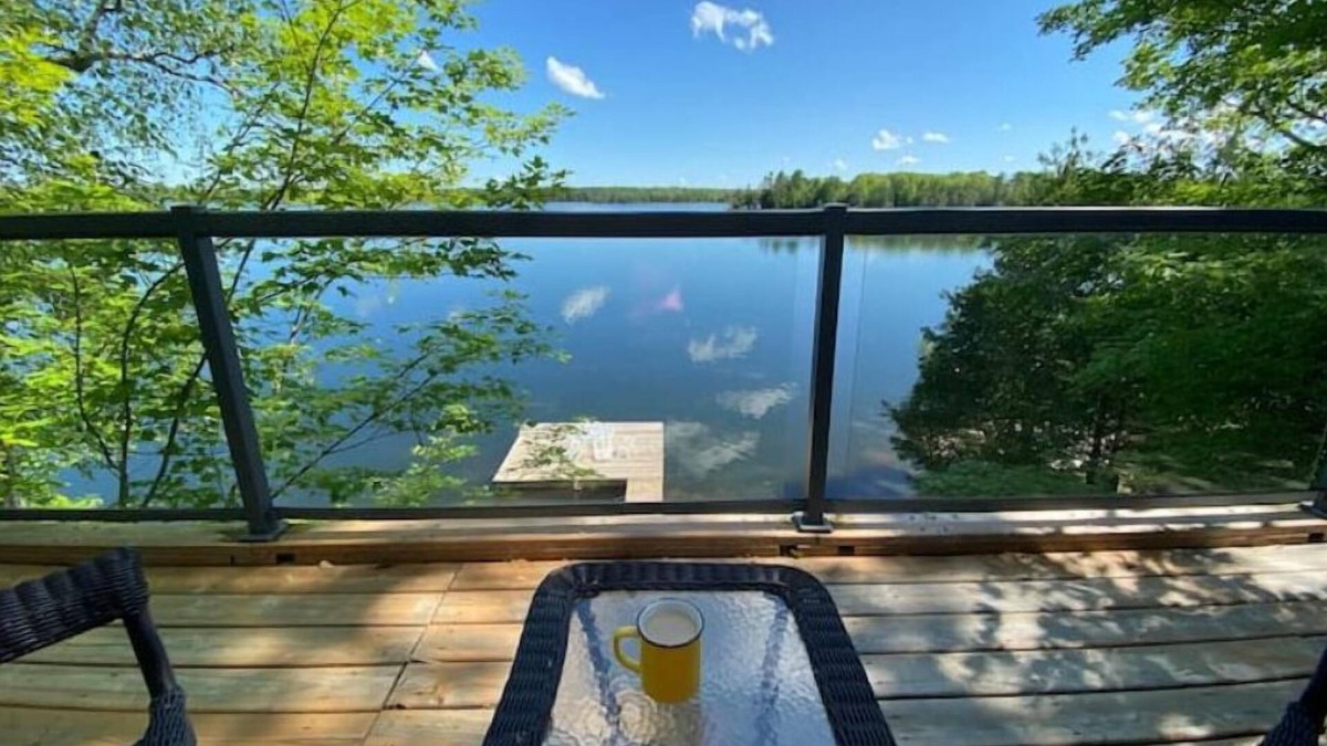 Lanark Highlands House | Stunning Lakeview Waterfront Cottage