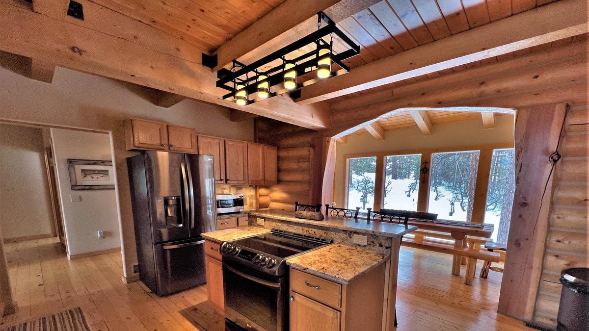 Purgatory House | Stunning Lodge with Mountain Views, Hot Tub, Pool Table, Ping Pong, Pet Friendly